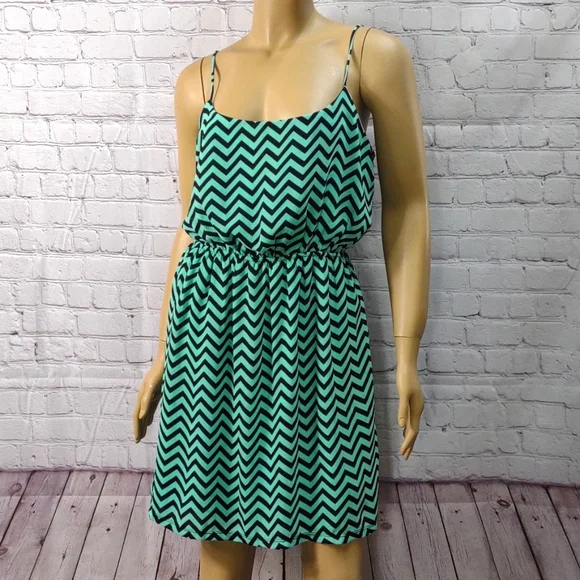 Women's Miami size Large black & mint green Chevron print sleeveless dress - Picture 6 of 8
